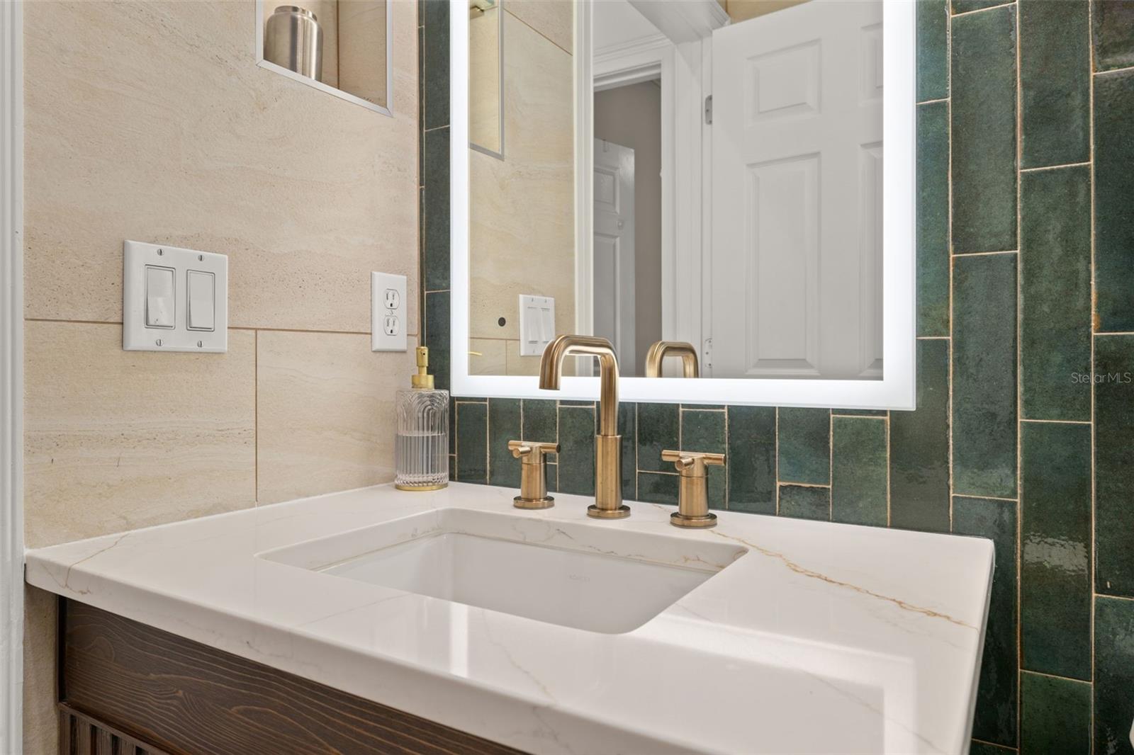 KEENES POINTE - Residential