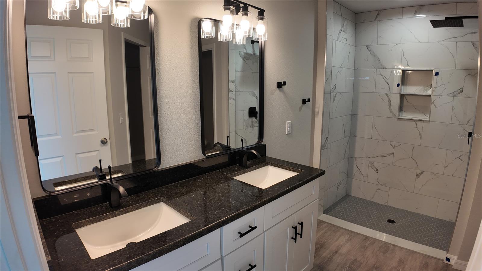 INVERNESS VILLAGE UN 4 - Residential Lease