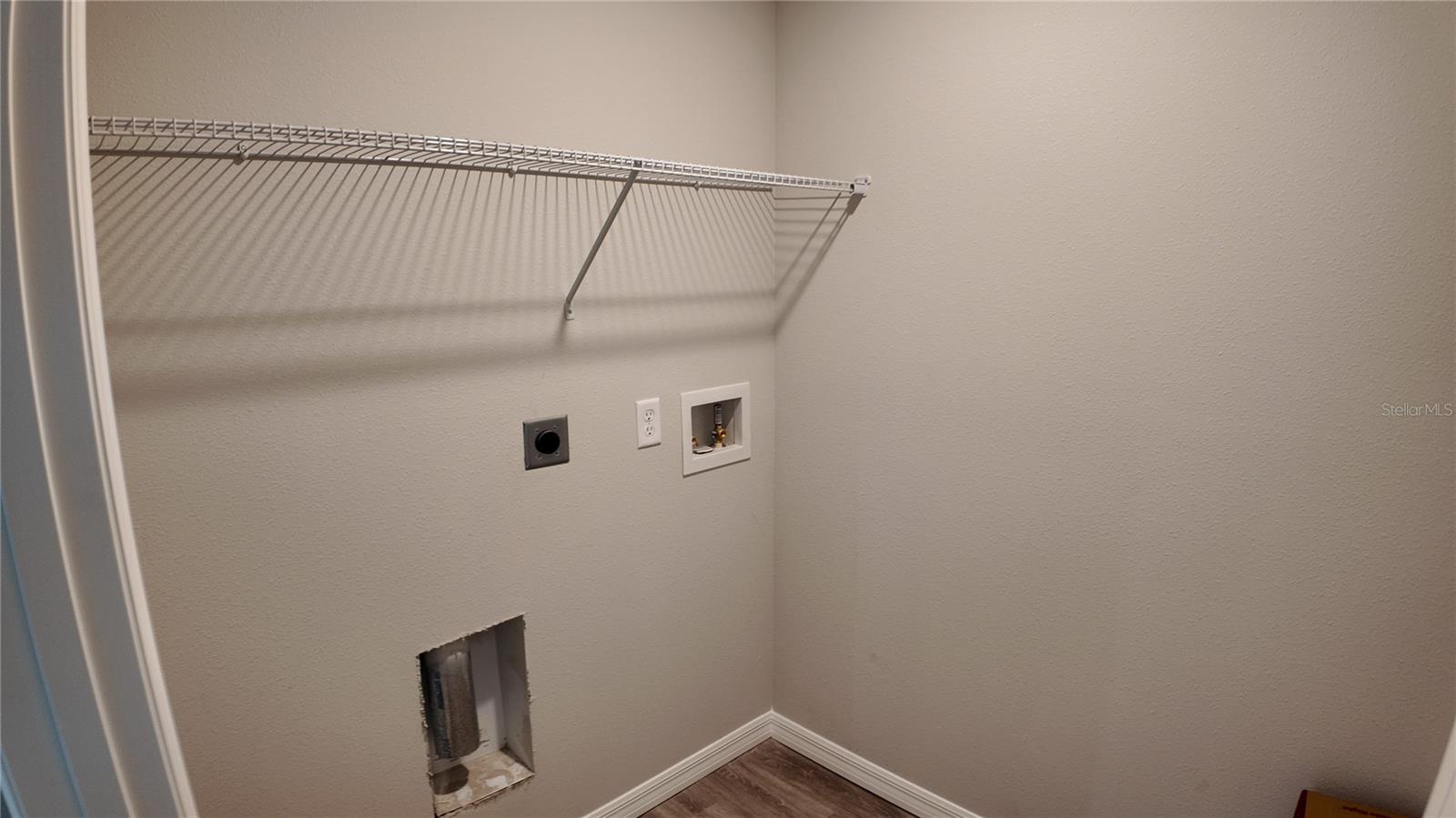 INVERNESS VILLAGE UN 4 - Residential Lease