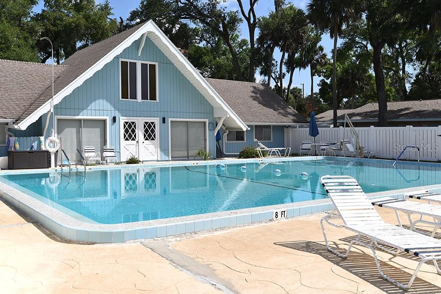 COUNTRY CLUB CHALETS - Residential