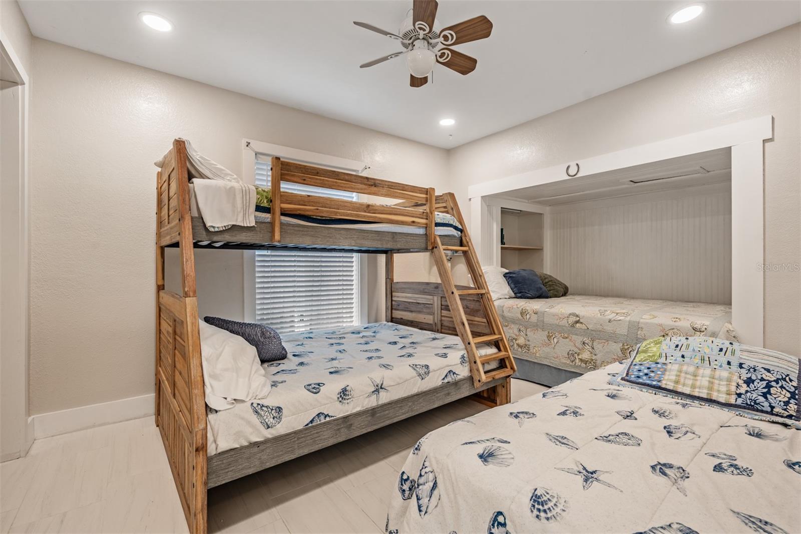 SEASIDE POINT - Residential