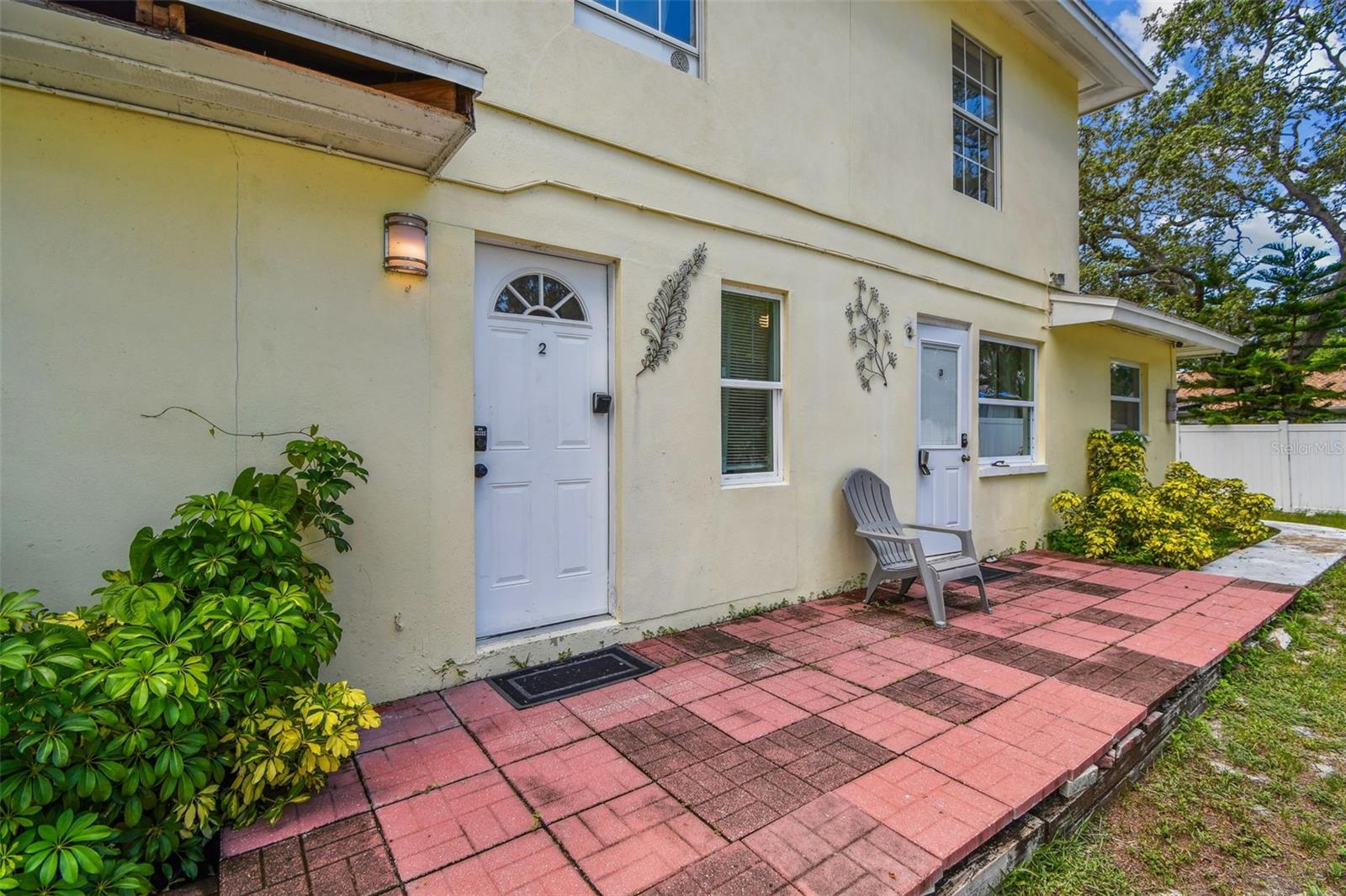 Fully Furnished & All Utilities Included! This stylish efficiency features an updated kitchen, modern bathroom, and a fenced-in backyard. Enjoy the convenience of on-site laundry and a prime location near downtown Clearwater, just 5 miles from the beach. Walk to the new Publix around the corner or unwind at the nearby lakefront park. With easy access to major roads and public transportation, everything you need is within reach.