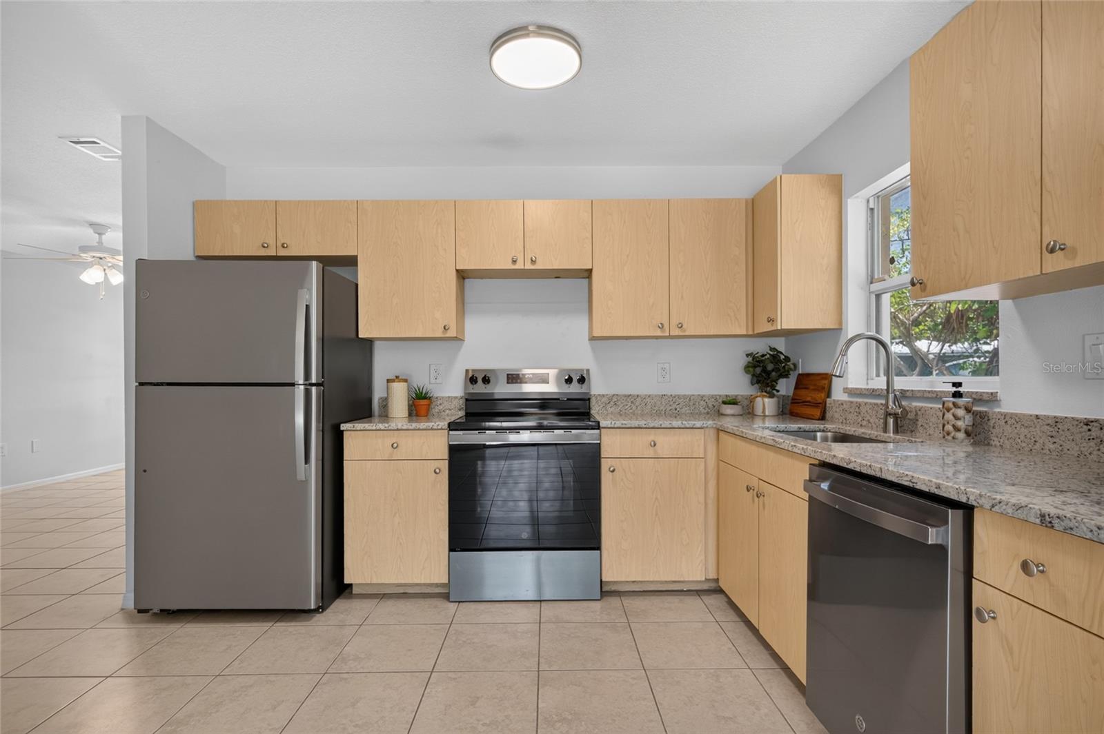 1004 17TH AVENUE W