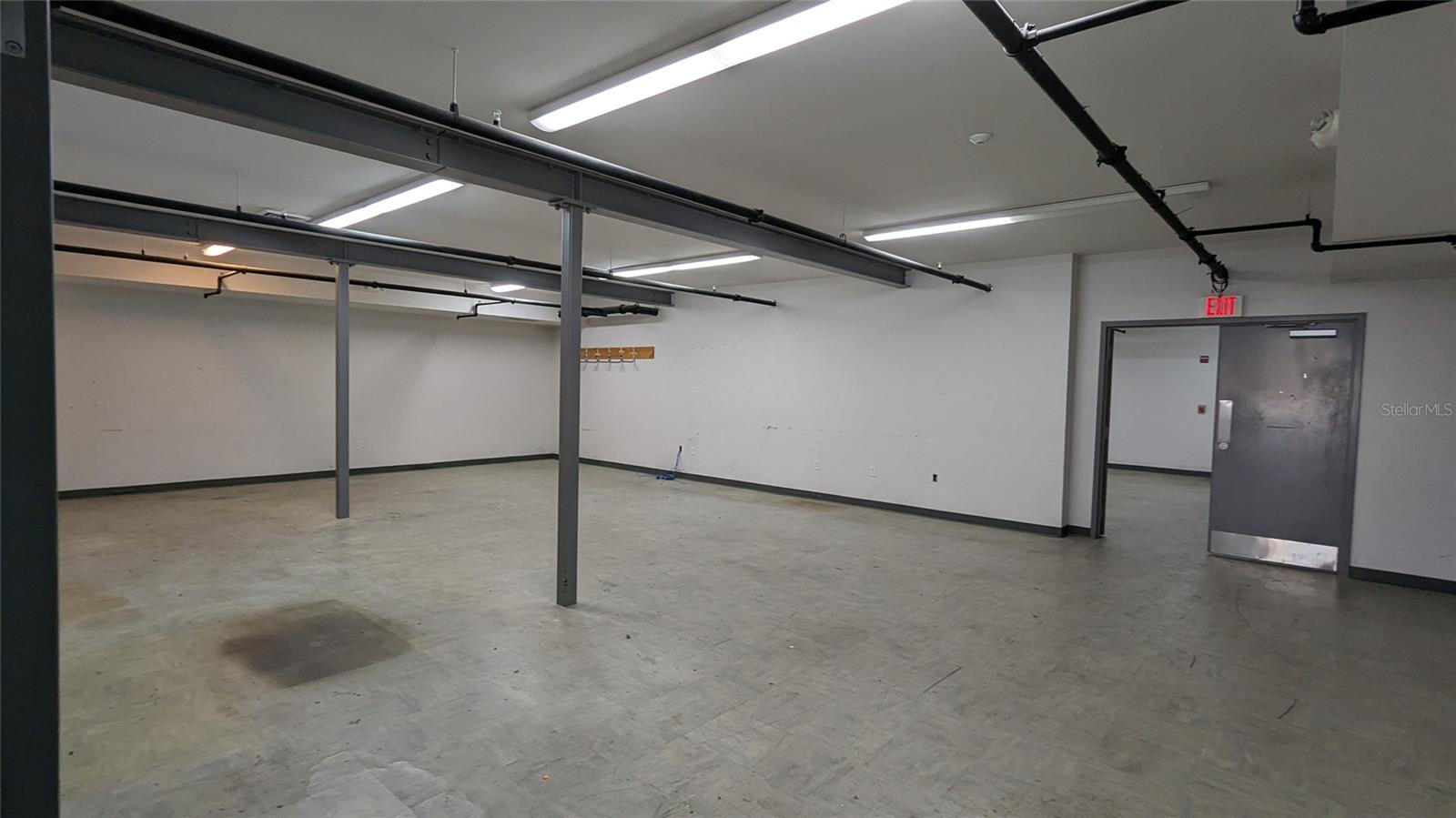 MONTEREY - Commercial Lease