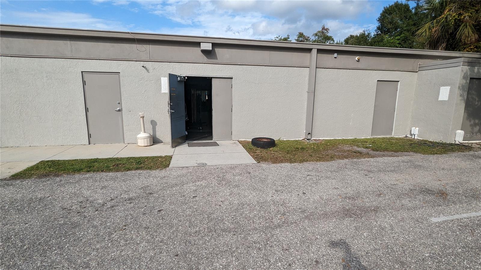 MONTEREY - Commercial Lease