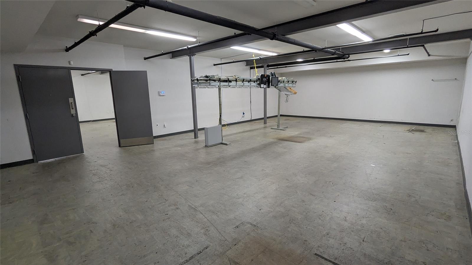 MONTEREY - Commercial Lease