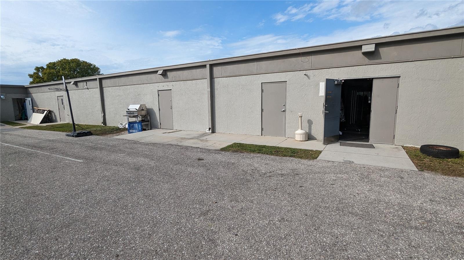 MONTEREY - Commercial Lease