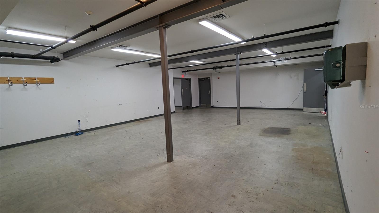 MONTEREY - Commercial Lease