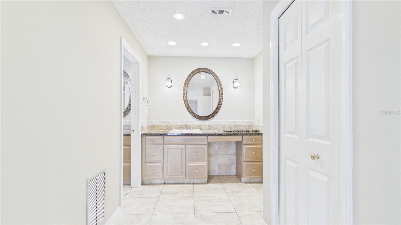 DEL ROBLES - Residential