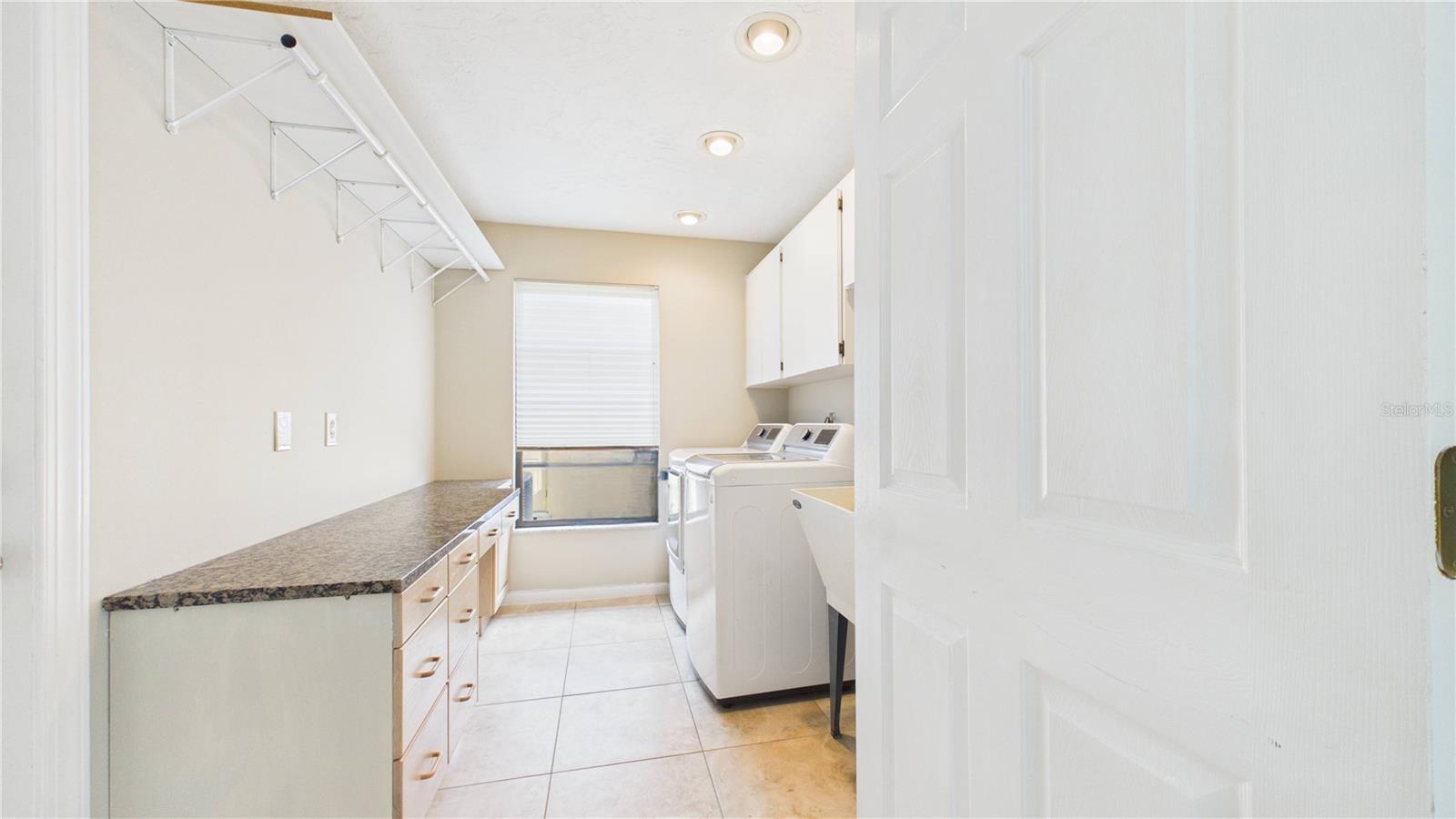 DEL ROBLES - Residential