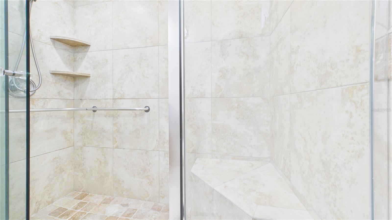 DEL ROBLES - Residential