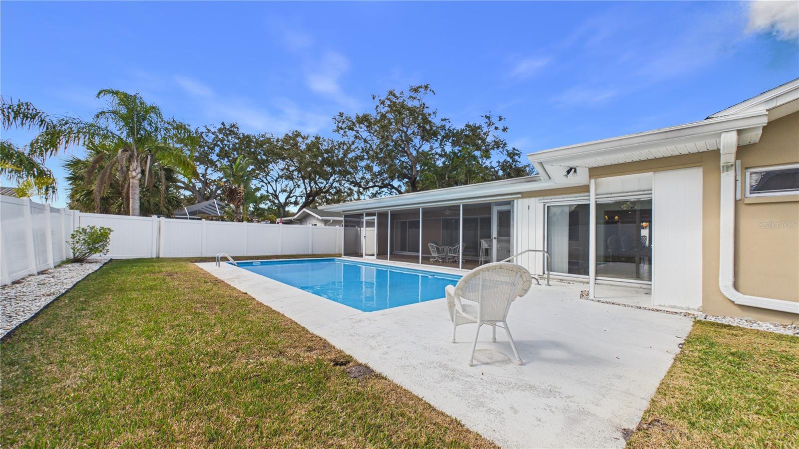 DEL ROBLES - Residential