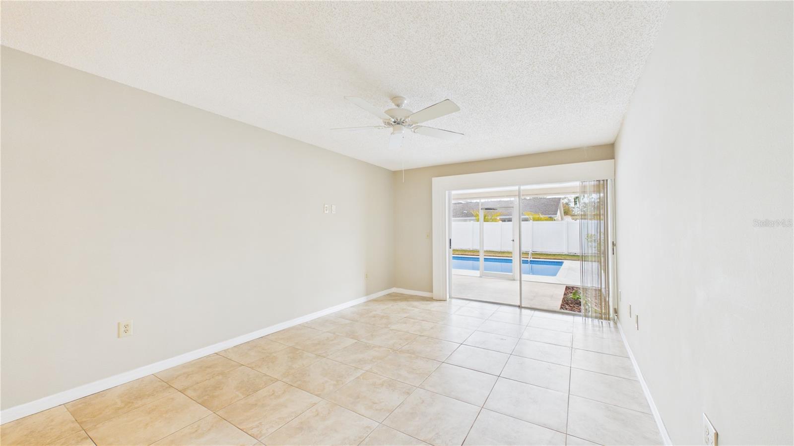 DEL ROBLES - Residential