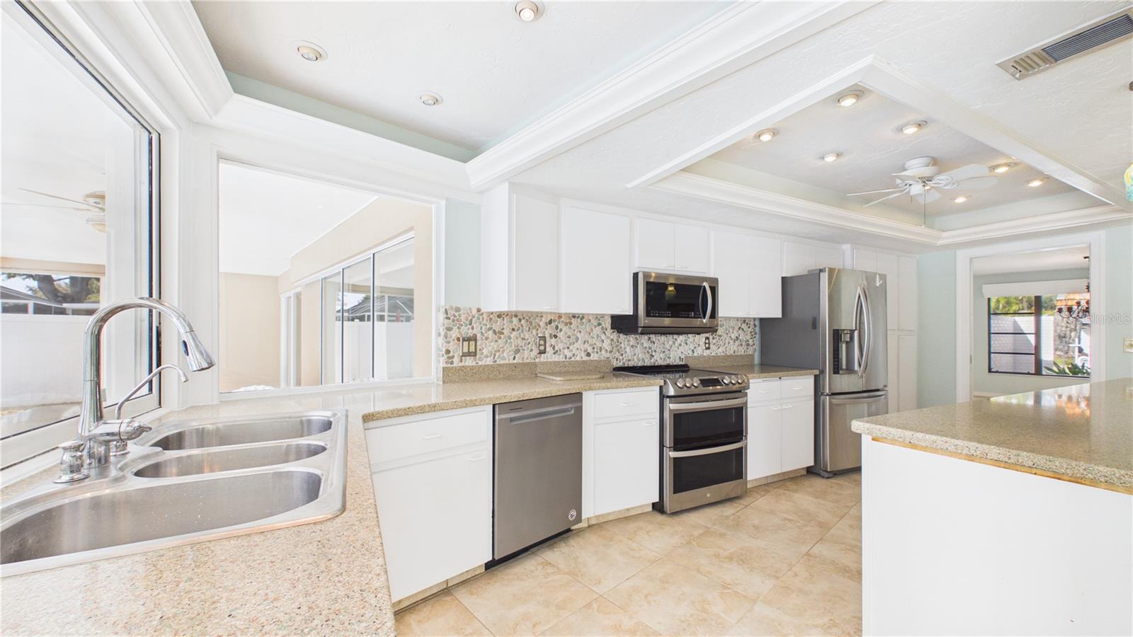 DEL ROBLES - Residential