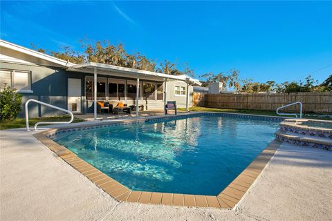 A home in WINTER HAVEN