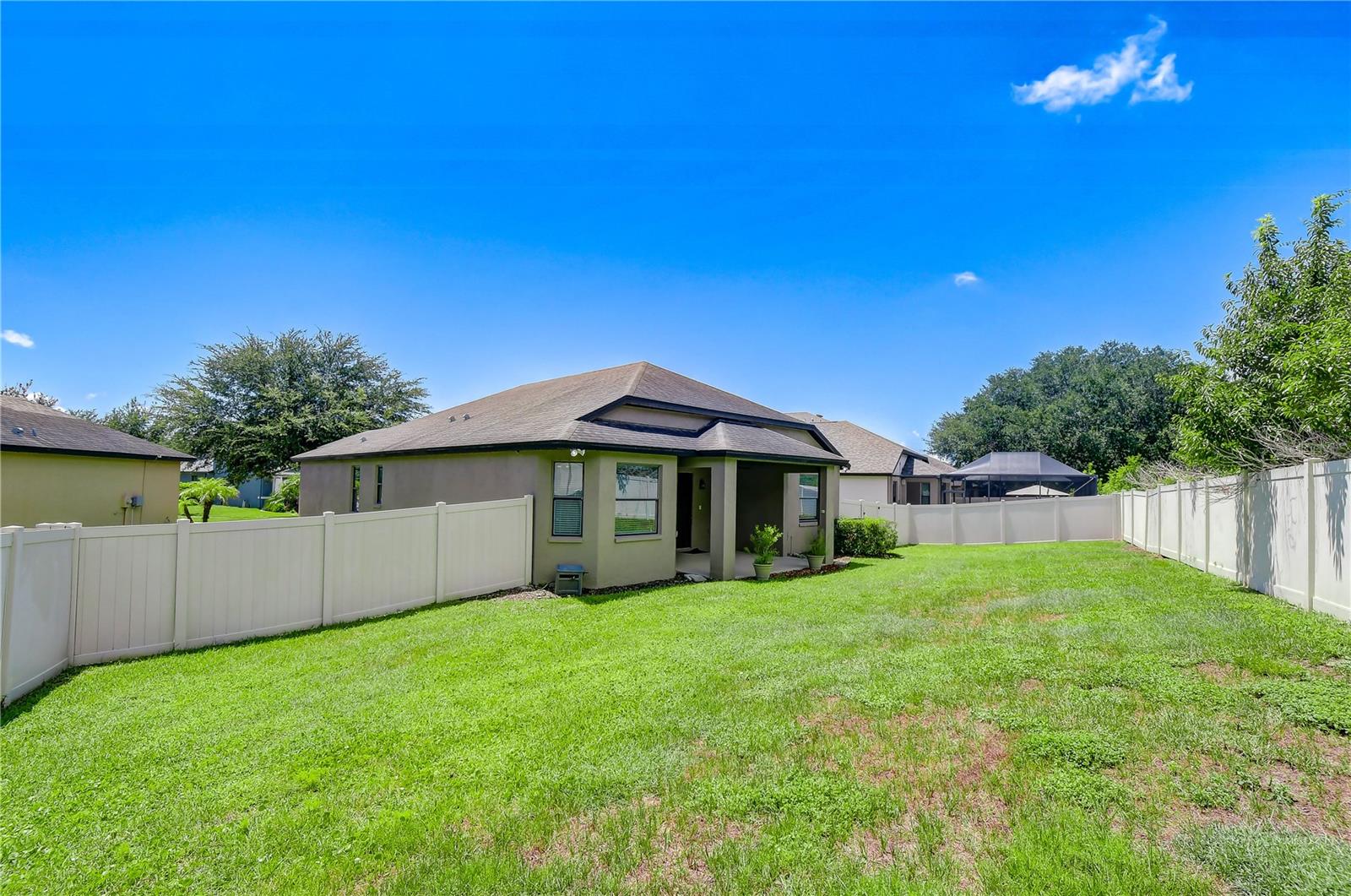 826 VINO VERDE CIRCLE