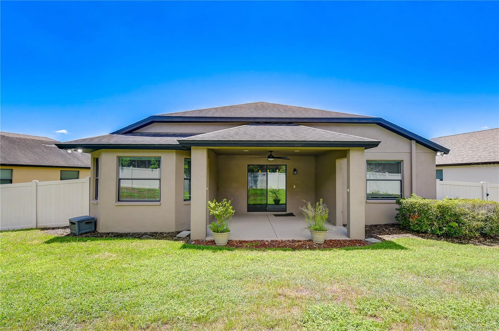 826 VINO VERDE CIRCLE