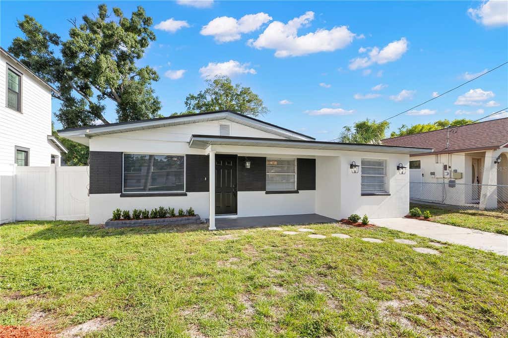 Photo of 3921 W Gray Street, Tampa, FL 33609 (MLS # TB8543305)