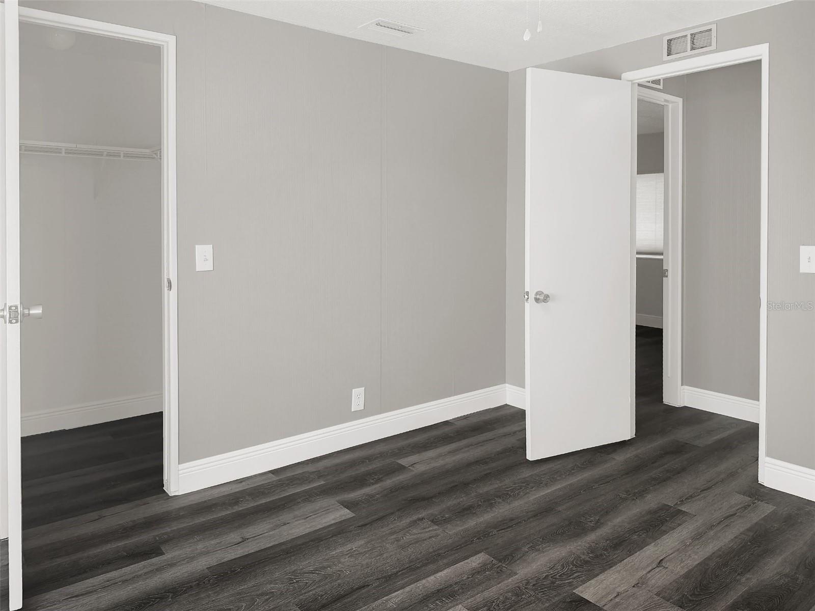 ZELLWOOD STATION / BANBURY VILLAGE CONDO - Residential