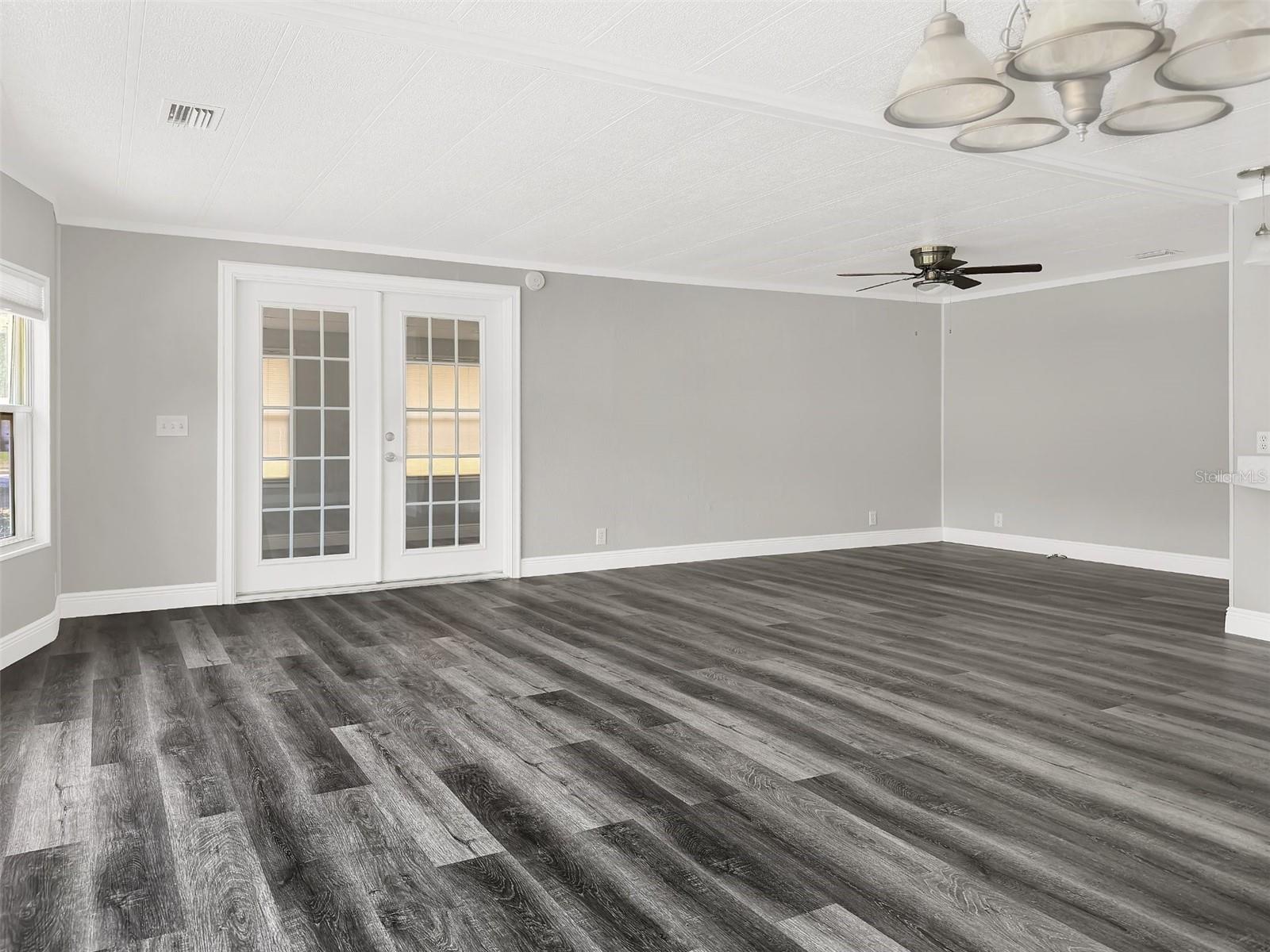 ZELLWOOD STATION / BANBURY VILLAGE CONDO - Residential