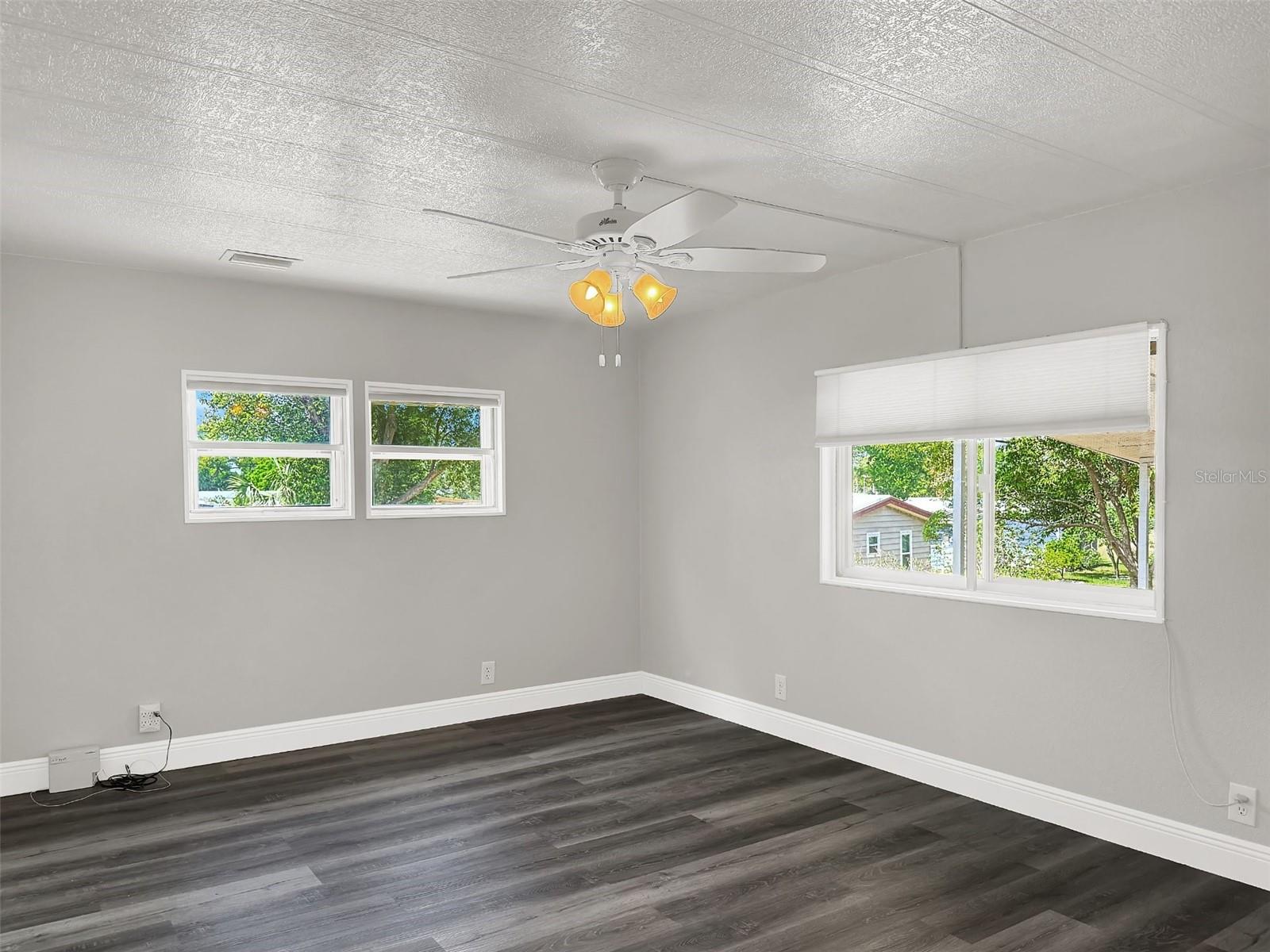 ZELLWOOD STATION / BANBURY VILLAGE CONDO - Residential