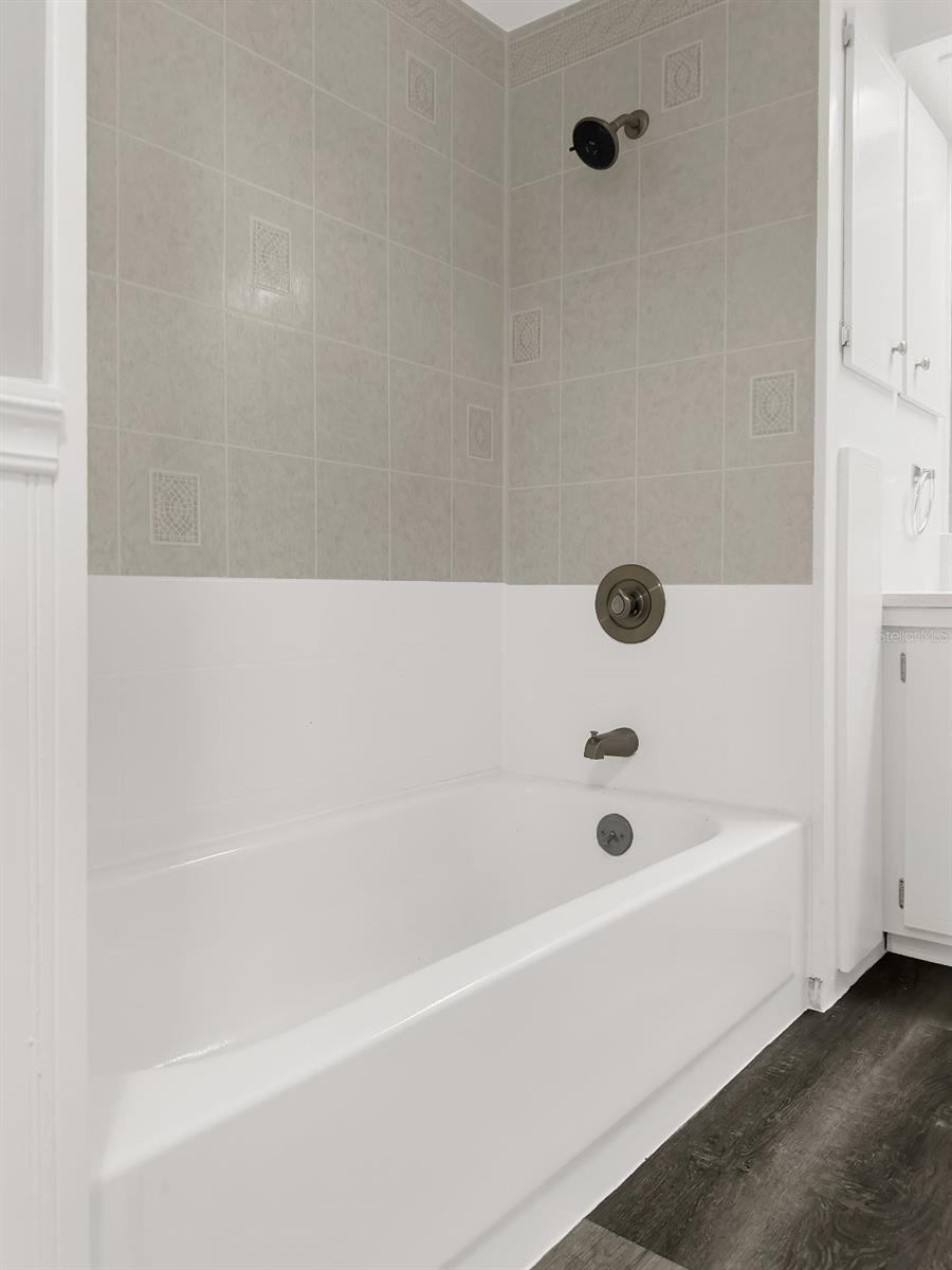 ZELLWOOD STATION / BANBURY VILLAGE CONDO - Residential