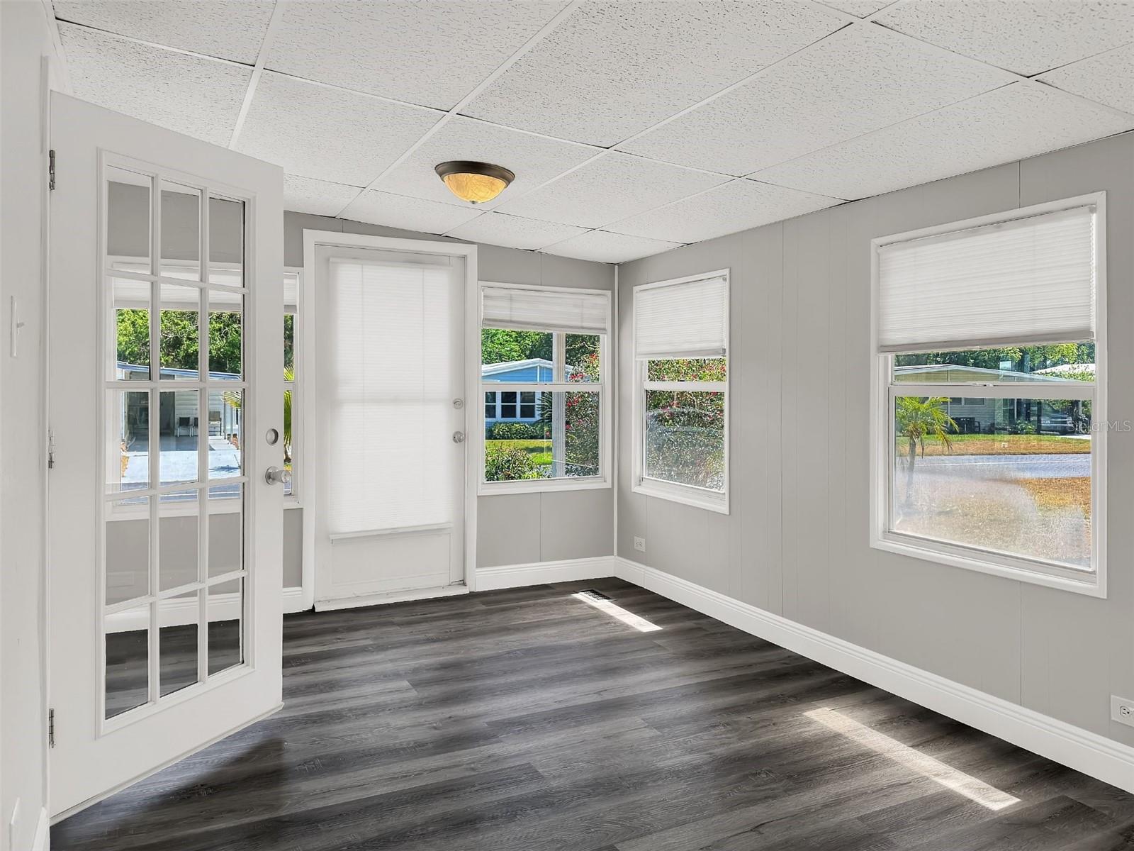 ZELLWOOD STATION / BANBURY VILLAGE CONDO - Residential