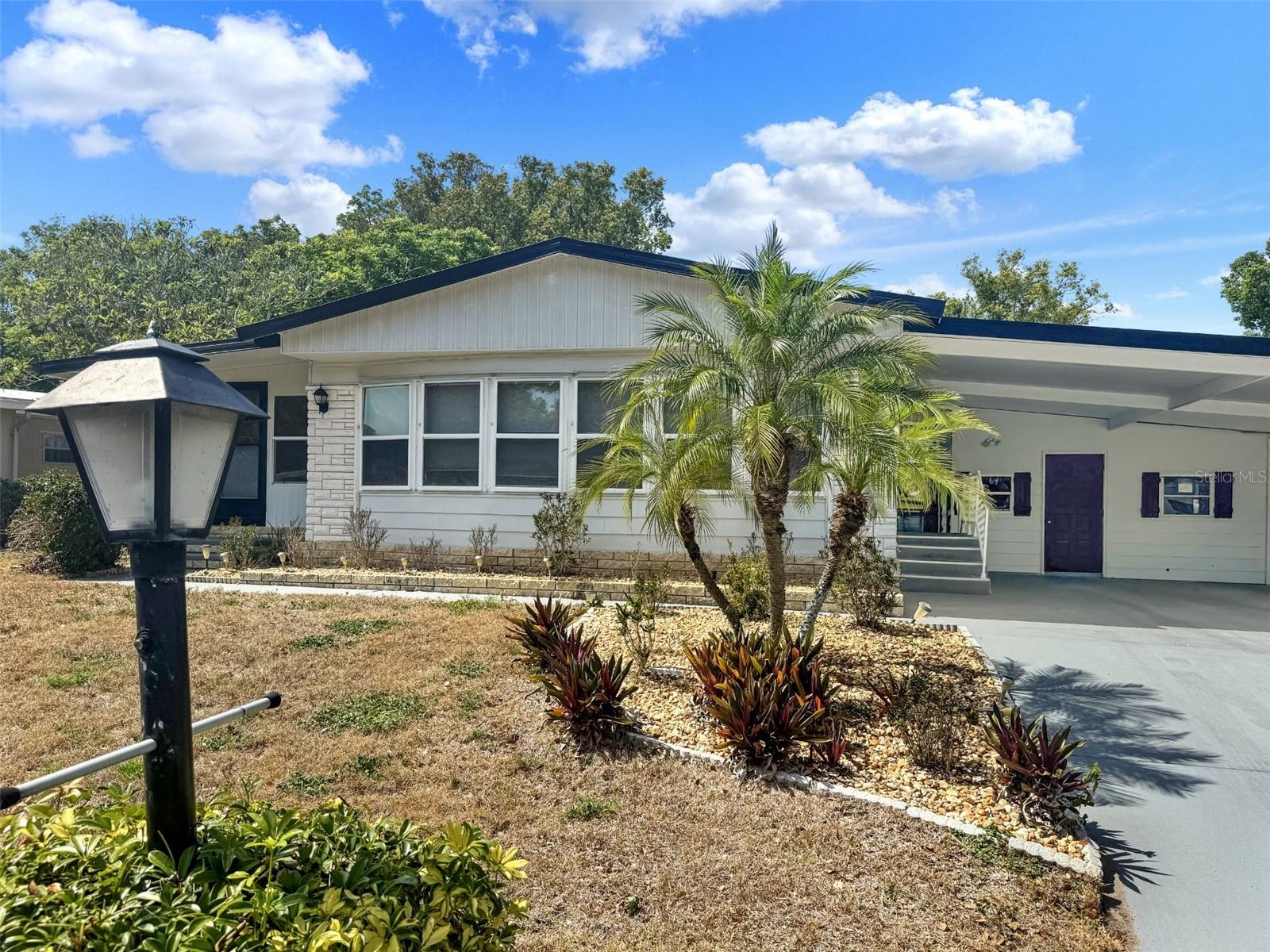 ZELLWOOD STATION / BANBURY VILLAGE CONDO - Residential