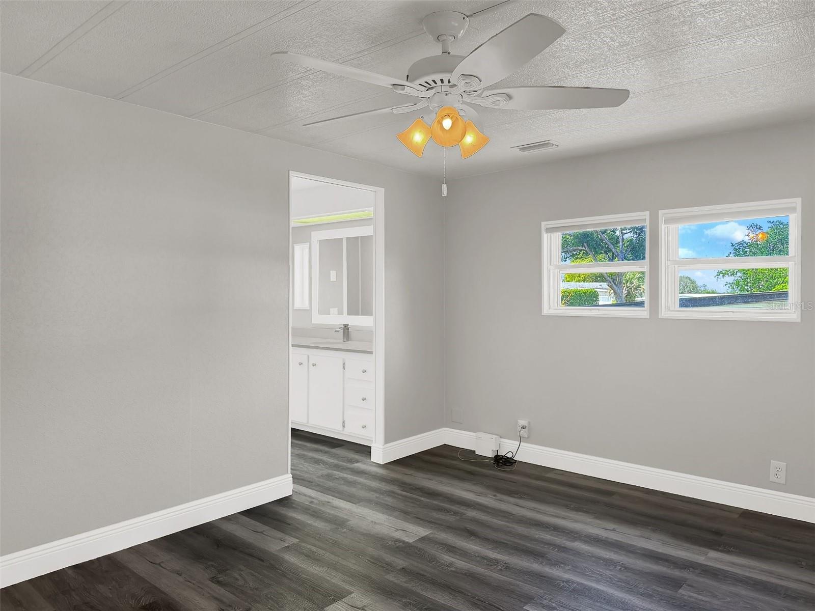 ZELLWOOD STATION / BANBURY VILLAGE CONDO - Residential