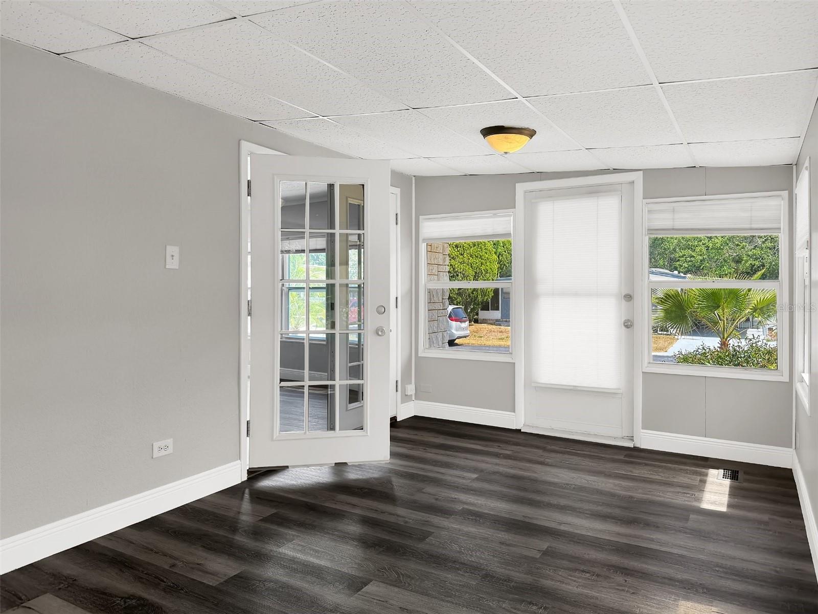 ZELLWOOD STATION / BANBURY VILLAGE CONDO - Residential