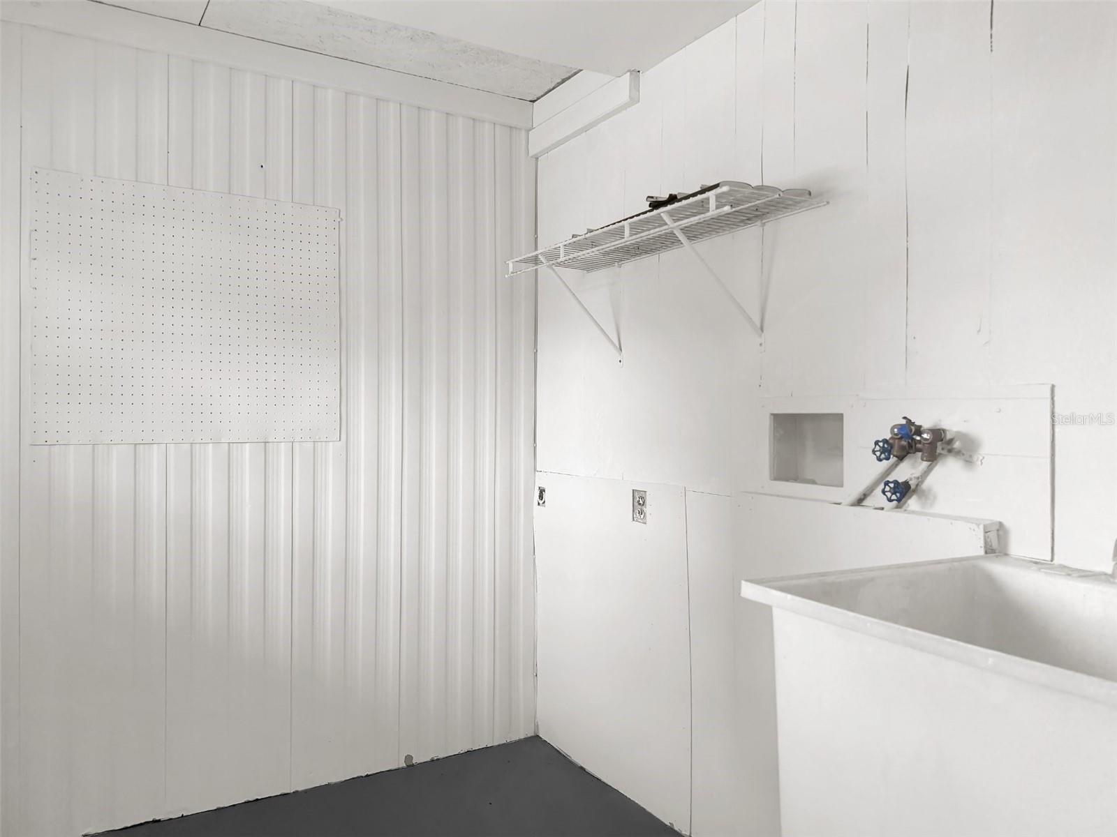 ZELLWOOD STATION / BANBURY VILLAGE CONDO - Residential