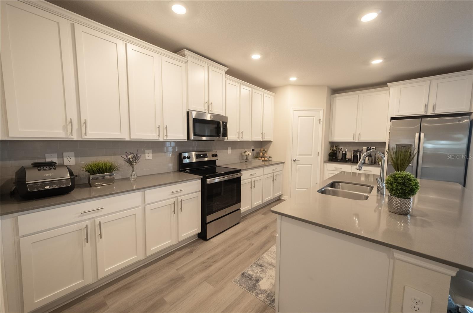 2825 MULLER OAK LOOP