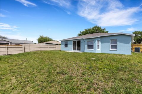 A home in LAKELAND