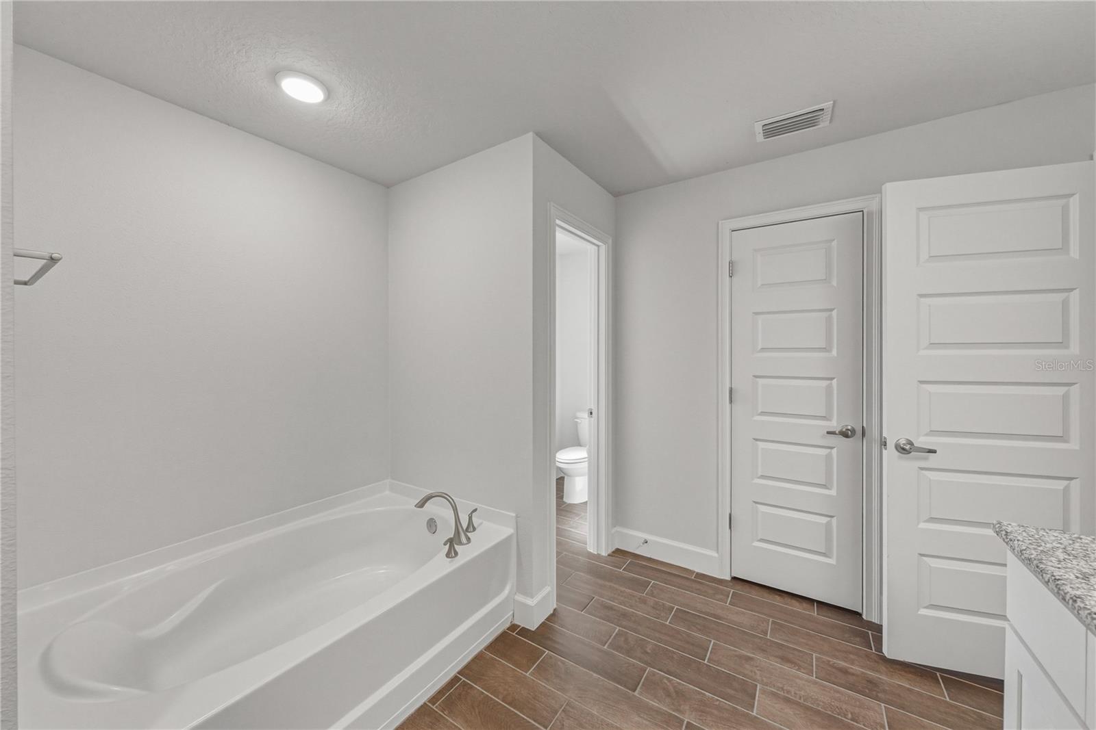 TARA OAKS PLANTATION - Residential