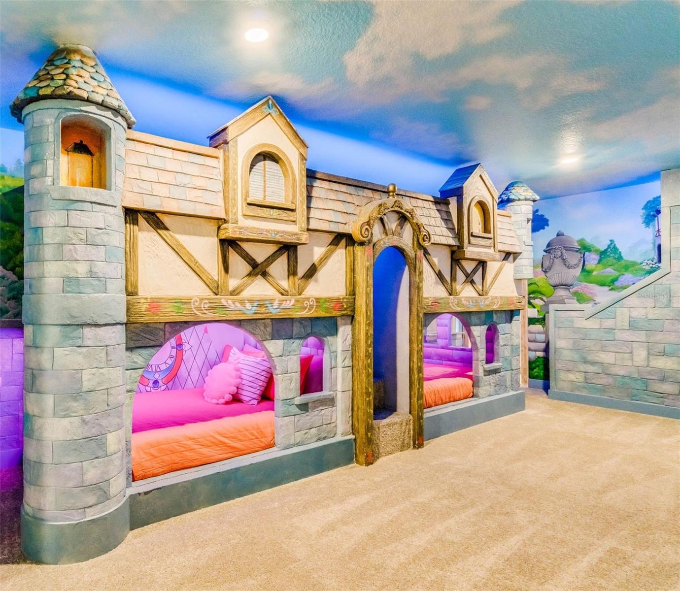 REUNION WEST VLGS NORTH - Residential