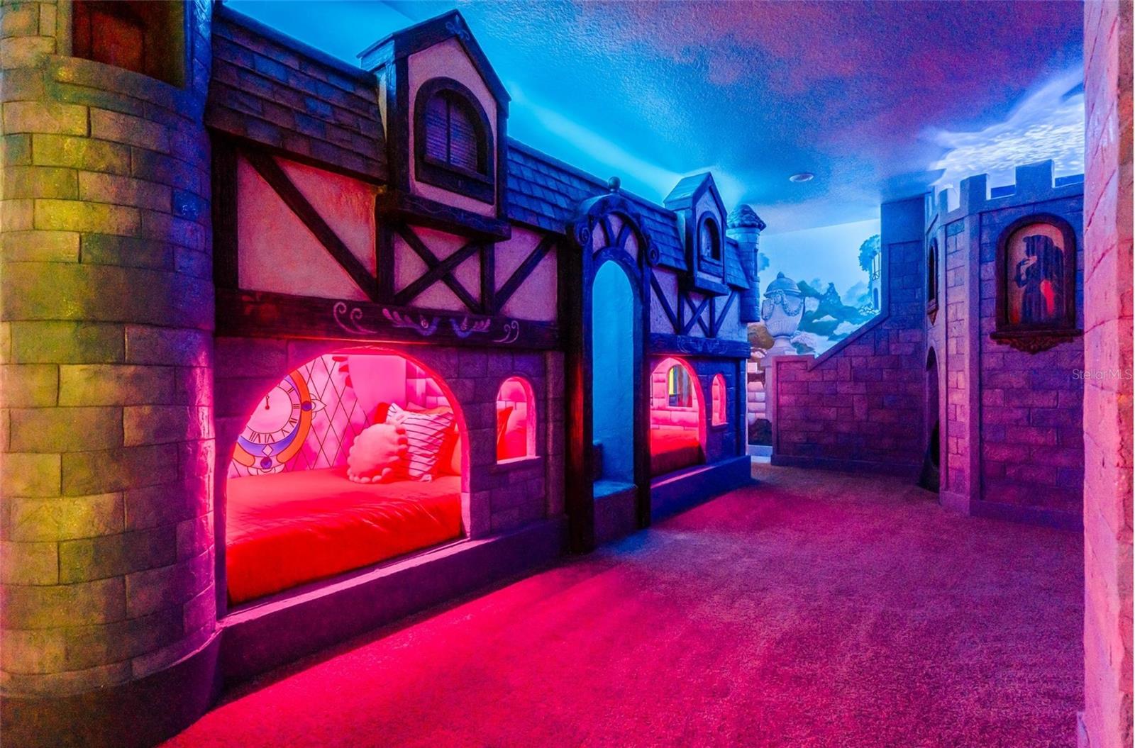 REUNION WEST VLGS NORTH - Residential