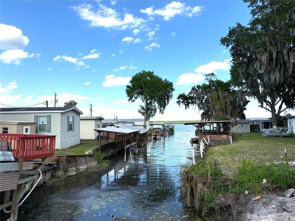Photo of 748 Cr 477a, Lake Panasoffkee, FL 33538 (MLS # OM723307)