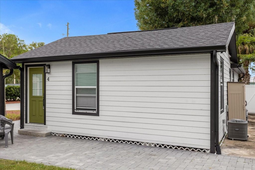 Photo of 4521 Edgewater Drive #4, Orlando, FL 32804 (MLS # O6408662)