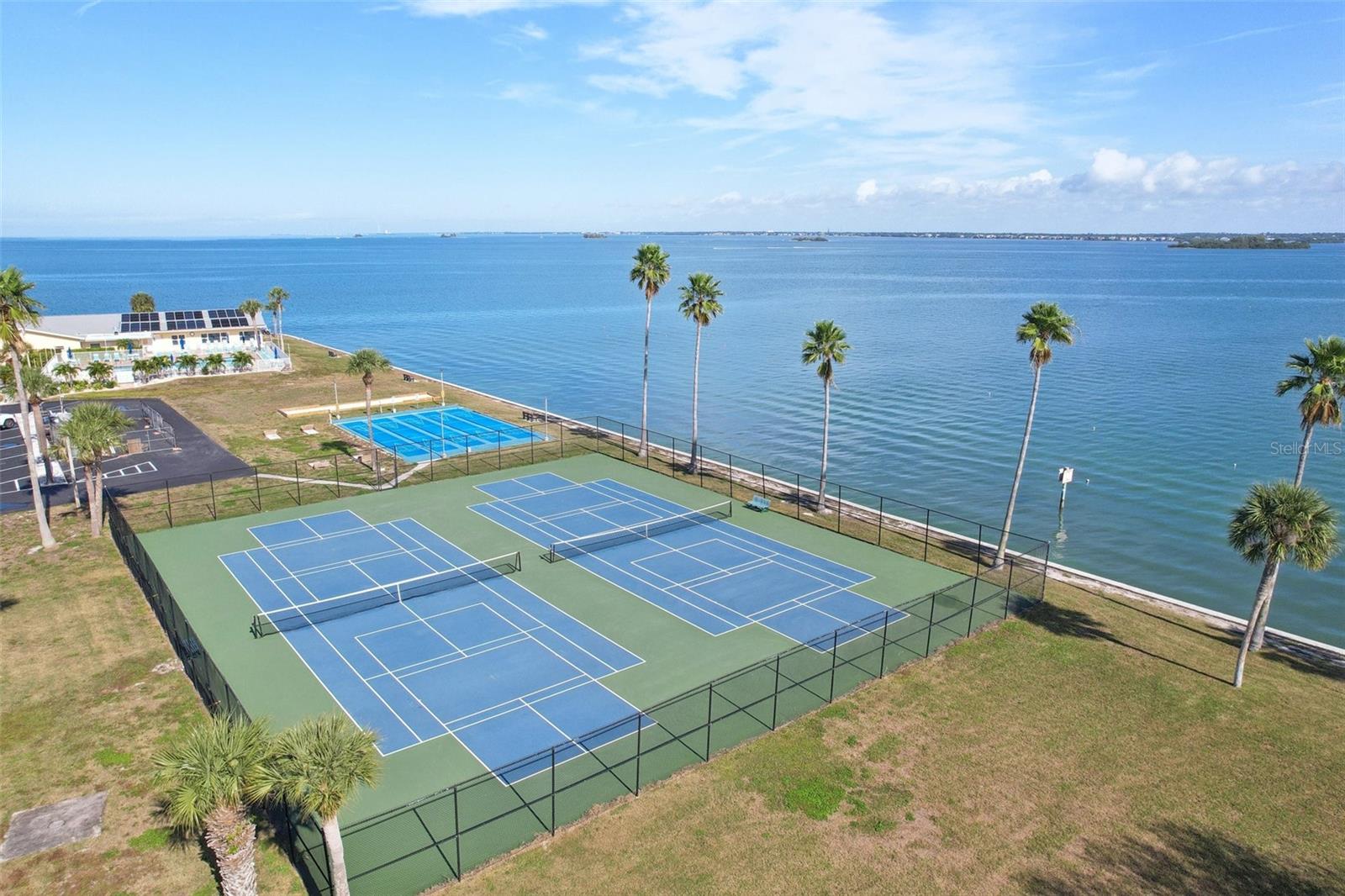 ROYAL STEWART ARMS 7 CONDO - Residential