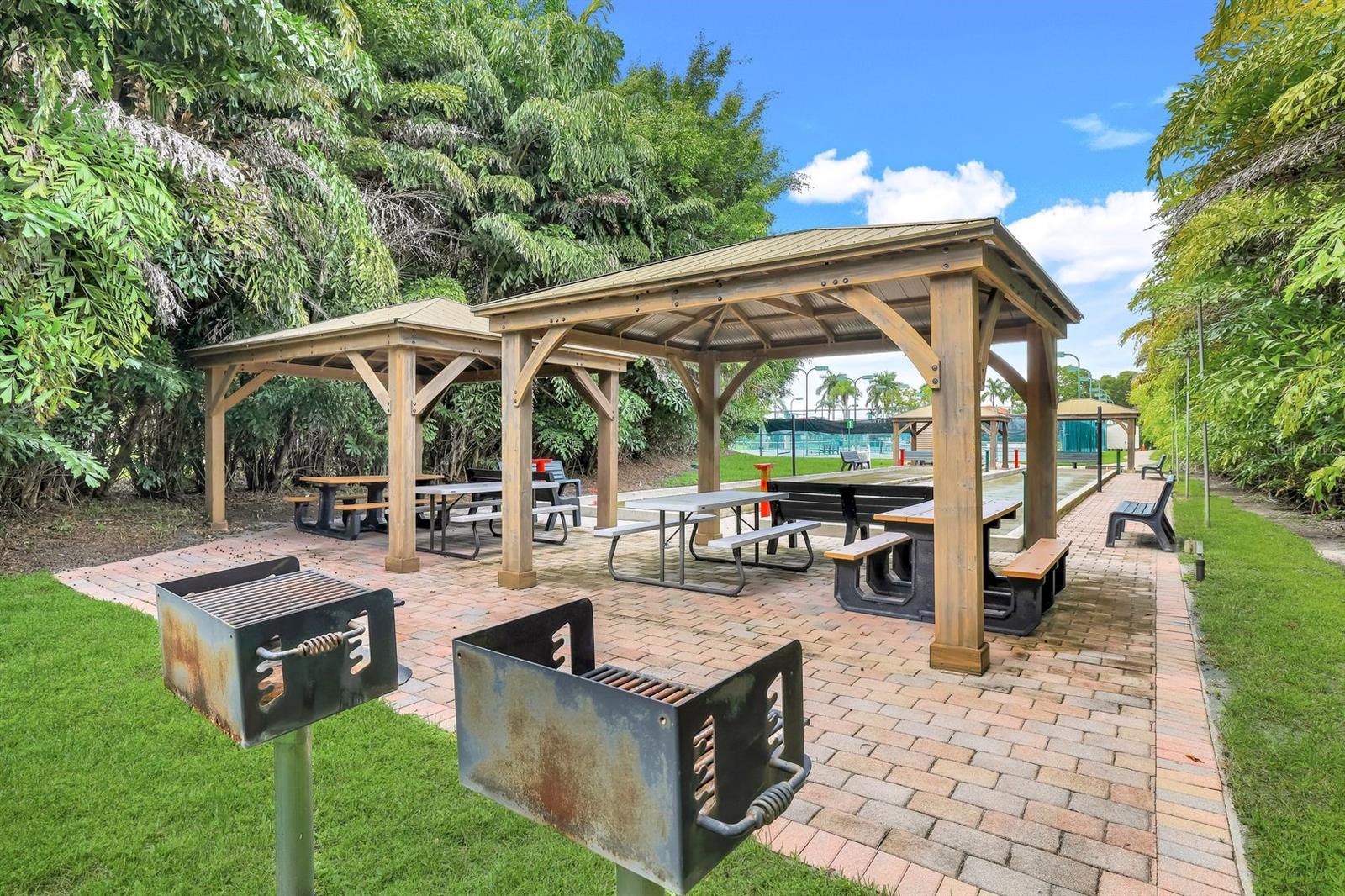 HUNTINGTON LAKES SIX - Residential