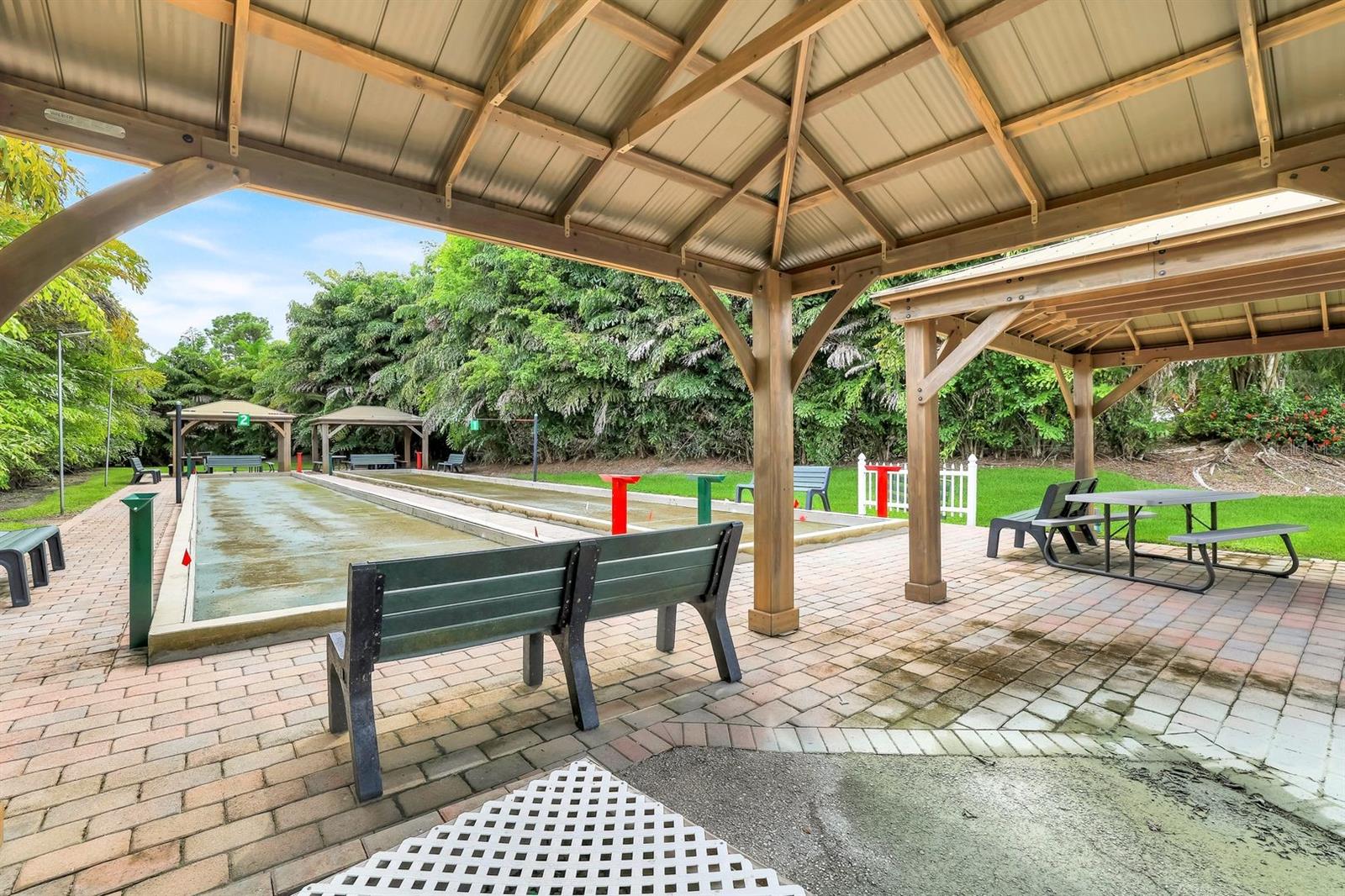 HUNTINGTON LAKES SIX - Residential