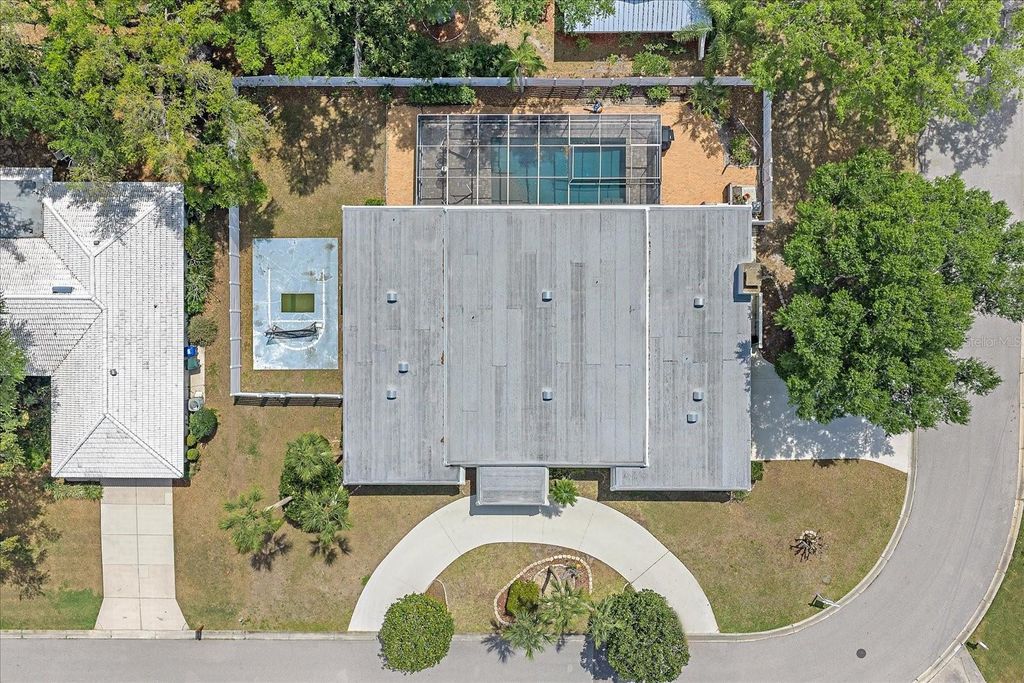 Photo of 1734 Riviera Circle, Sarasota, FL 34232 (MLS # A4688076)