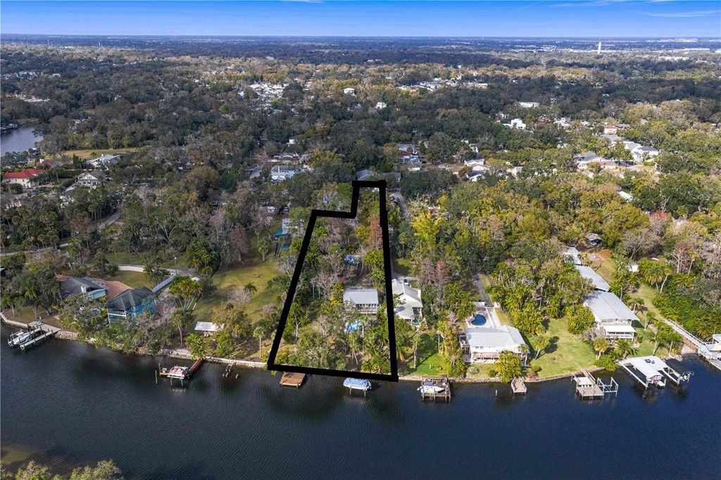 Photo of 906 W Henry Avenue, Tampa, FL 33604 (MLS # TB8469858)