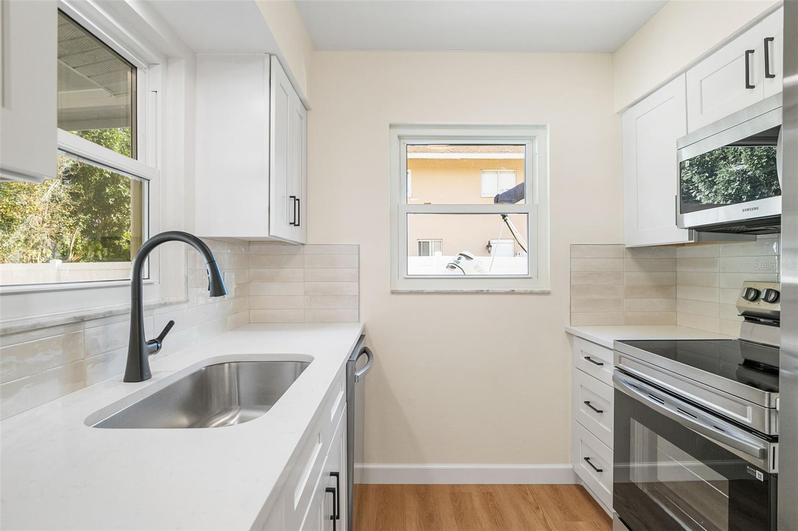 SOUTH VENICE - Residential