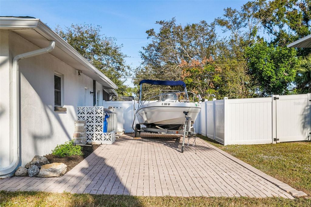 Photo of 354 Burke Road, Venice, FL 34293 (MLS # A4674658)