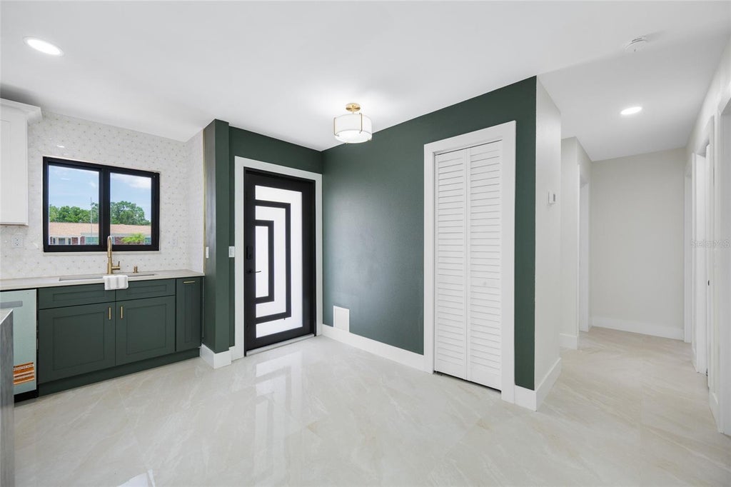 Photo of 4707 W Paul Avenue, Tampa, FL 33611 (MLS # TB8560459)