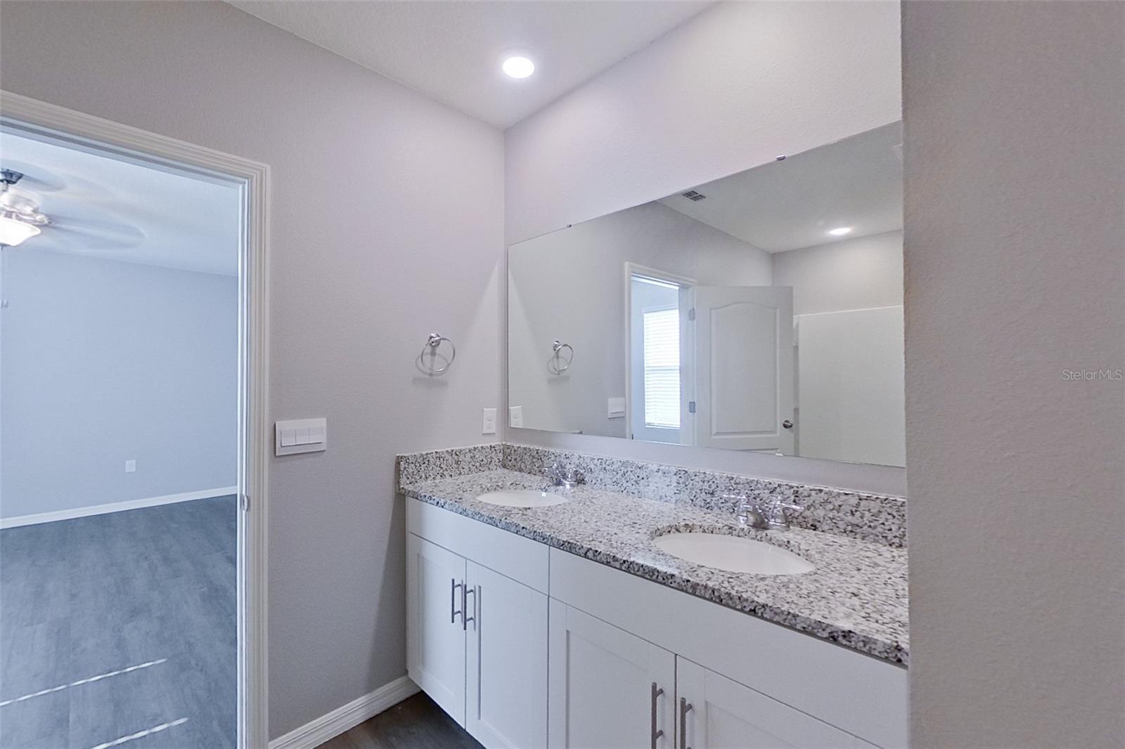 LAKE GRIFFIN RESERVE - Residential Lease