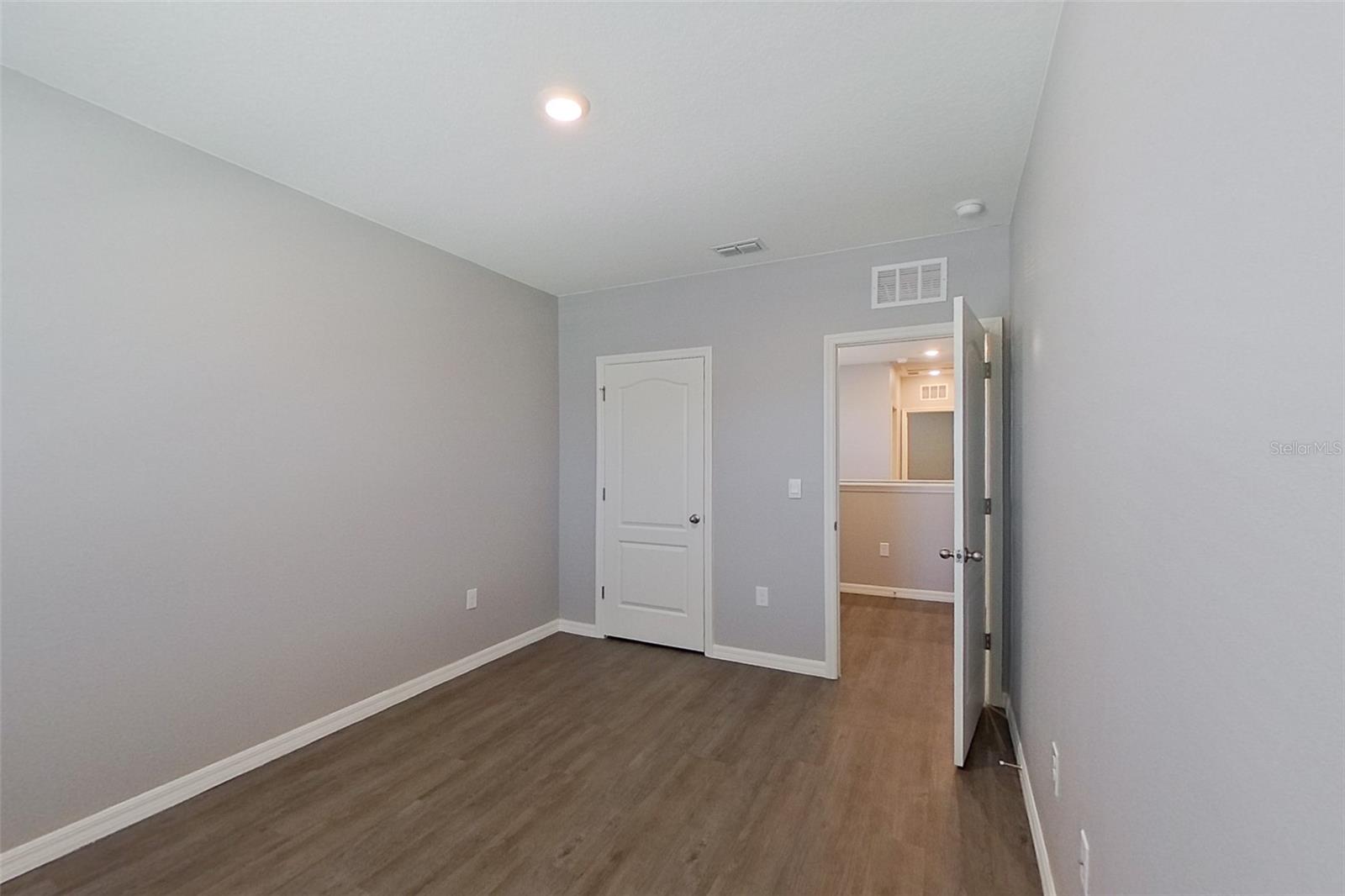 LAKE GRIFFIN RESERVE - Residential Lease