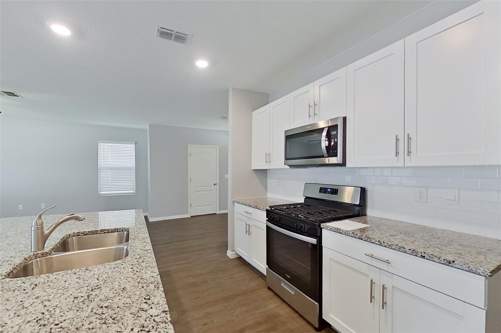 LAKE GRIFFIN RESERVE - Residential Lease