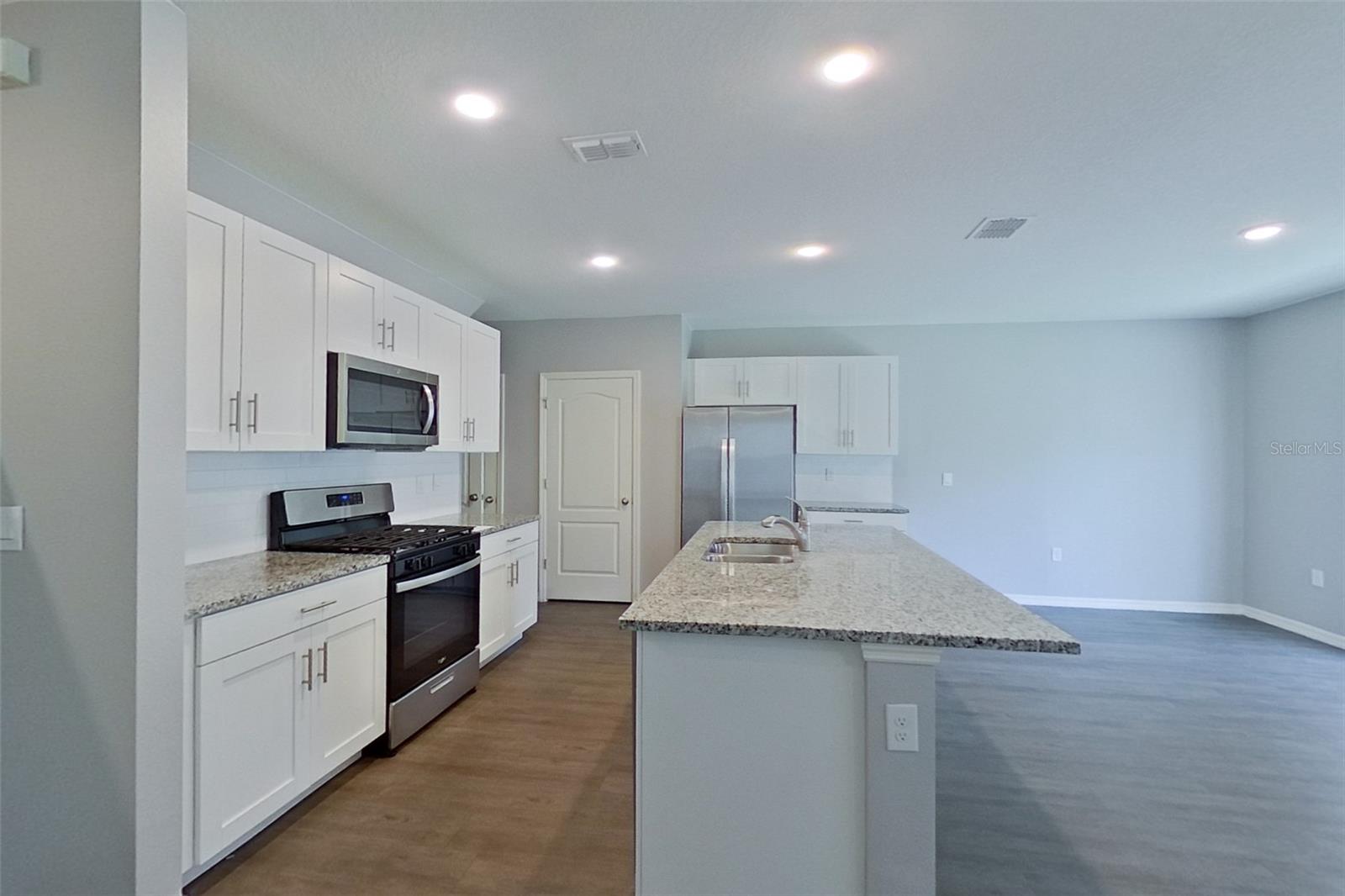 LAKE GRIFFIN RESERVE - Residential Lease